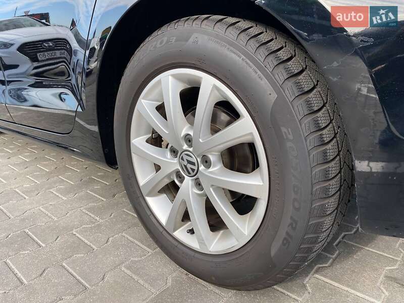 Седан Volkswagen Jetta 2013 в Києві