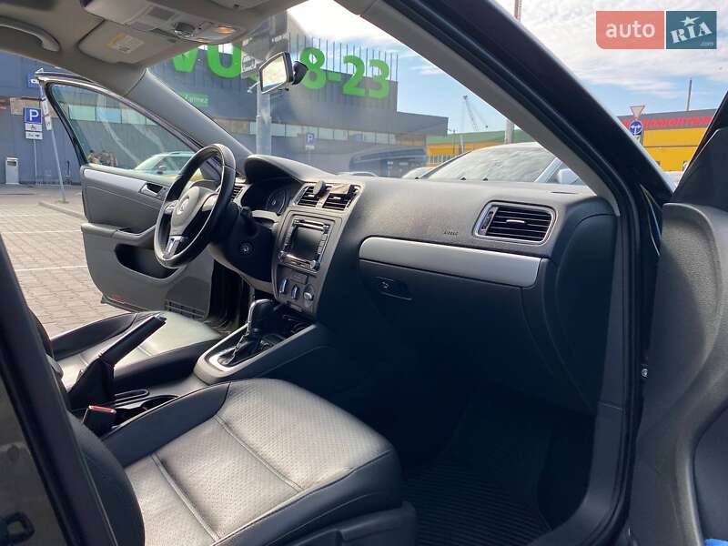 Седан Volkswagen Jetta 2013 в Києві