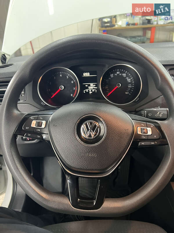 Седан Volkswagen Jetta 2016 в Харкові