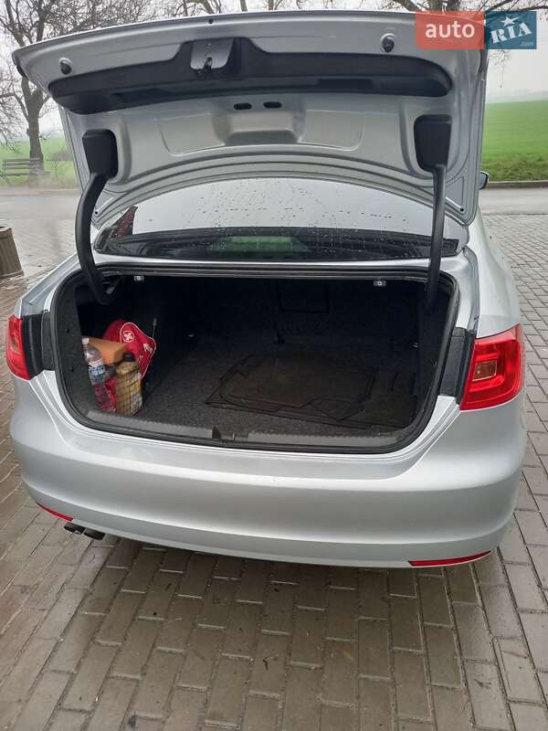 Седан Volkswagen Jetta 2012 в Тальному