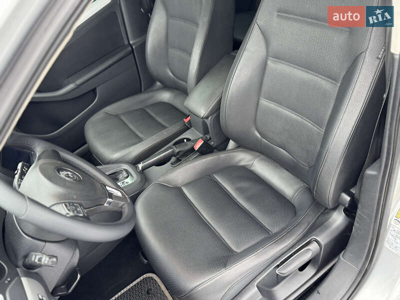 Седан Volkswagen Jetta 2011 в Києві