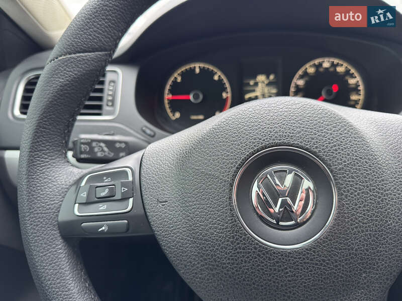 Седан Volkswagen Jetta 2011 в Києві