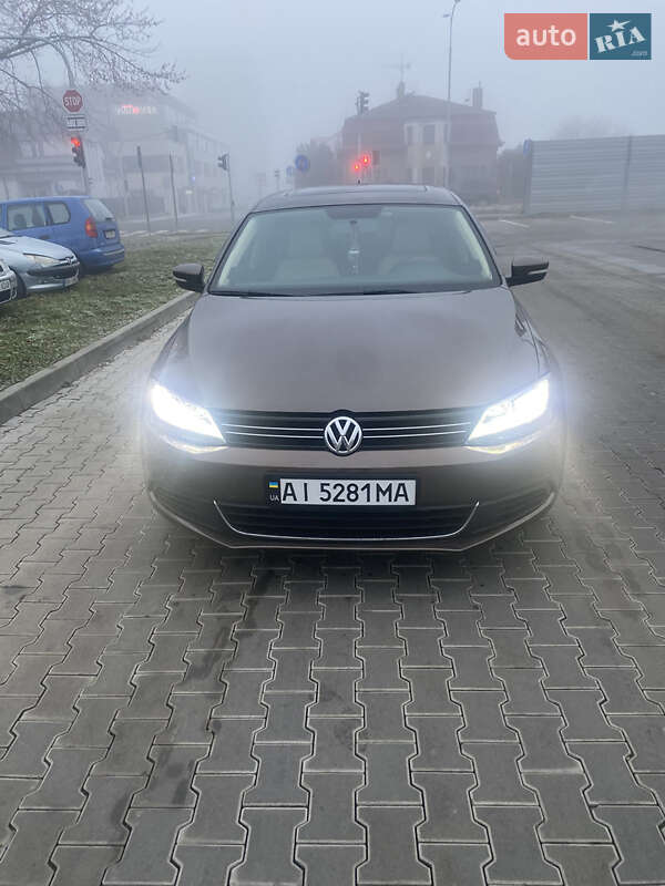 Седан Volkswagen Jetta 2013 в Тячеве