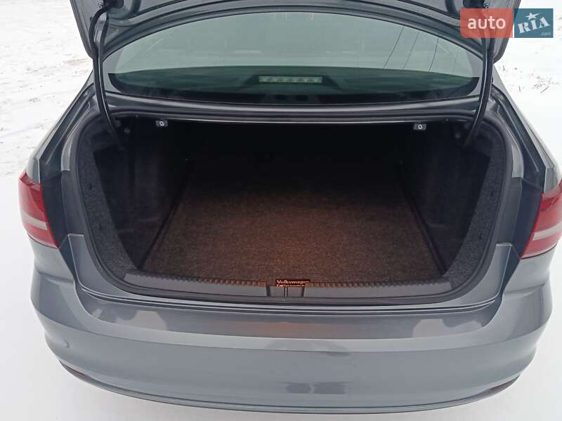 Седан Volkswagen Jetta 2017 в Львове