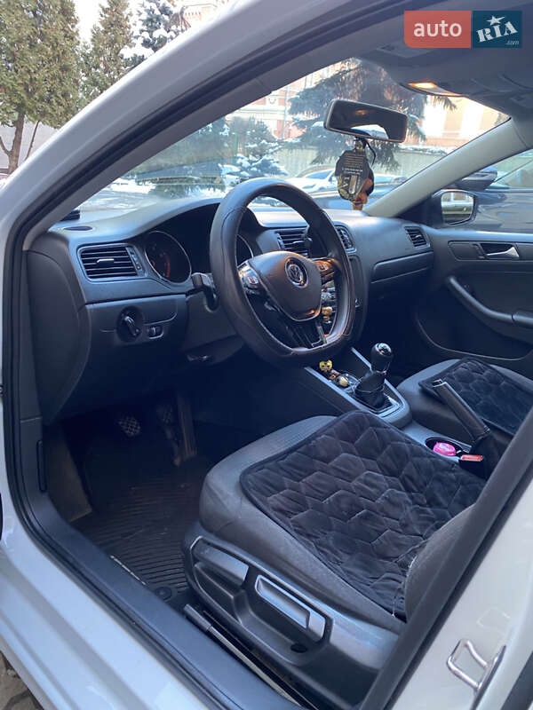 Седан Volkswagen Jetta 2015 в Києві фото 8 Седан Volkswagen Jetta 2015 в Києві