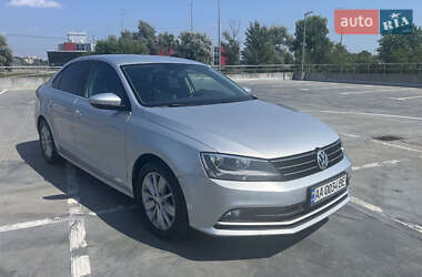 Седан Volkswagen Jetta 2016 в Киеве