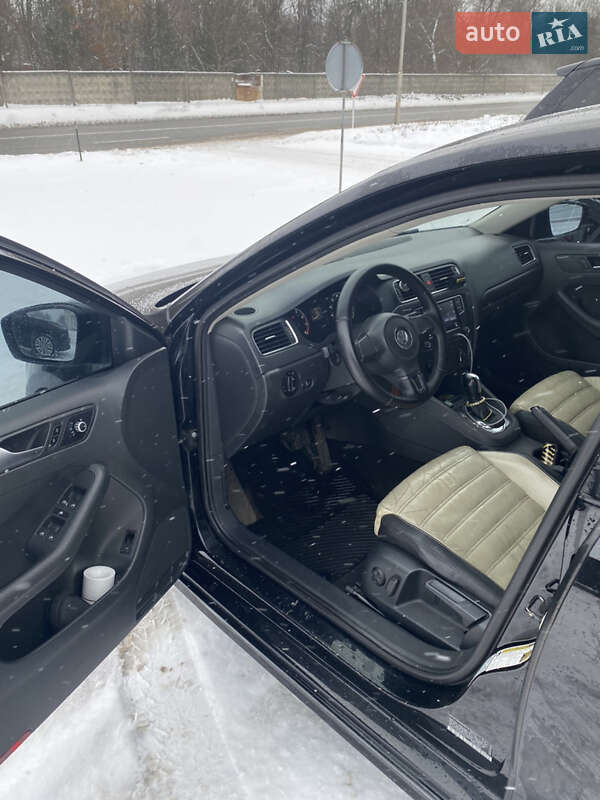 Седан Volkswagen Jetta 2012 в Києві