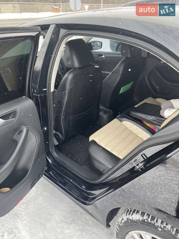 Седан Volkswagen Jetta 2012 в Києві