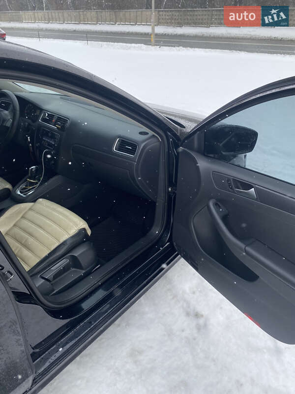 Седан Volkswagen Jetta 2012 в Києві