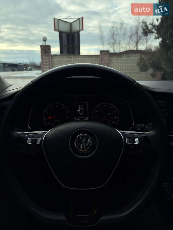 Седан Volkswagen Jetta 2020 в Львові