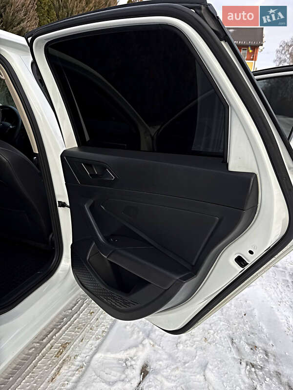 Седан Volkswagen Jetta 2020 в Львові