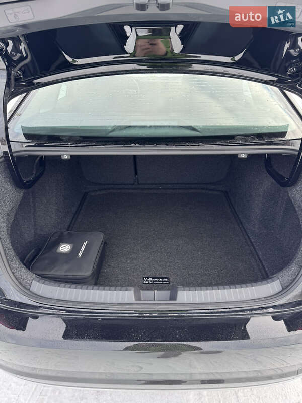 Седан Volkswagen Jetta 2020 в Львові