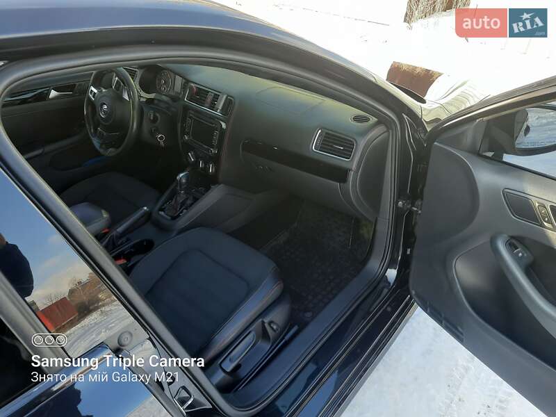 Седан Volkswagen Jetta 2013 в Дніпрі