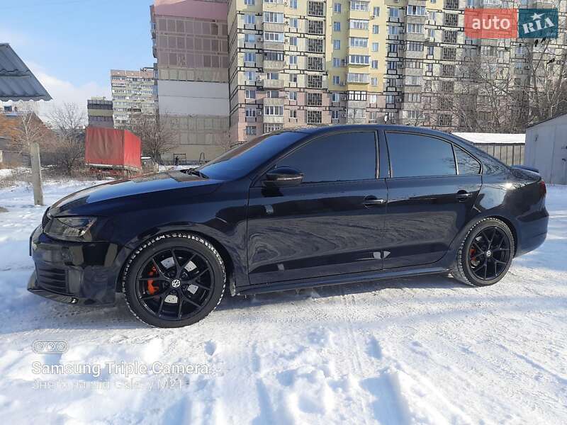 Седан Volkswagen Jetta 2013 в Дніпрі