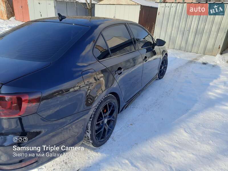 Седан Volkswagen Jetta 2013 в Дніпрі