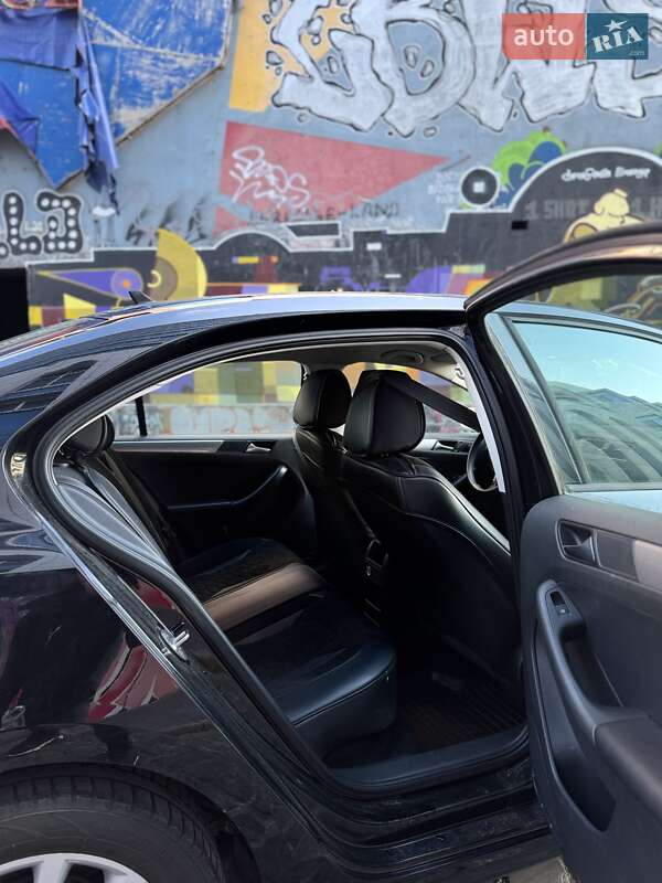 Седан Volkswagen Jetta 2015 в Одесі