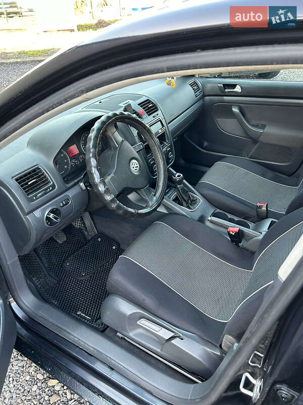 Седан Volkswagen Jetta 2006 в Ужгороді