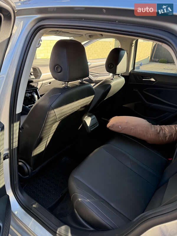 Седан Volkswagen Jetta 2020 в Киеве