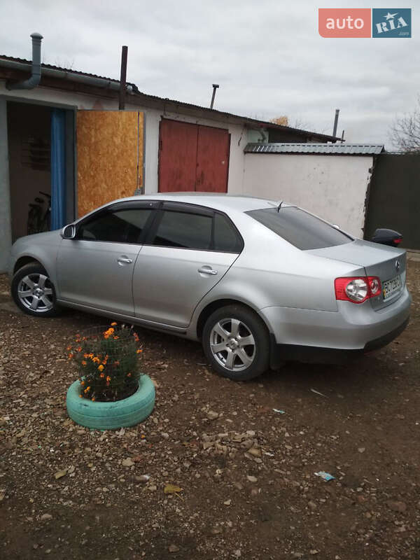 Седан Volkswagen Jetta 2006 в Львові