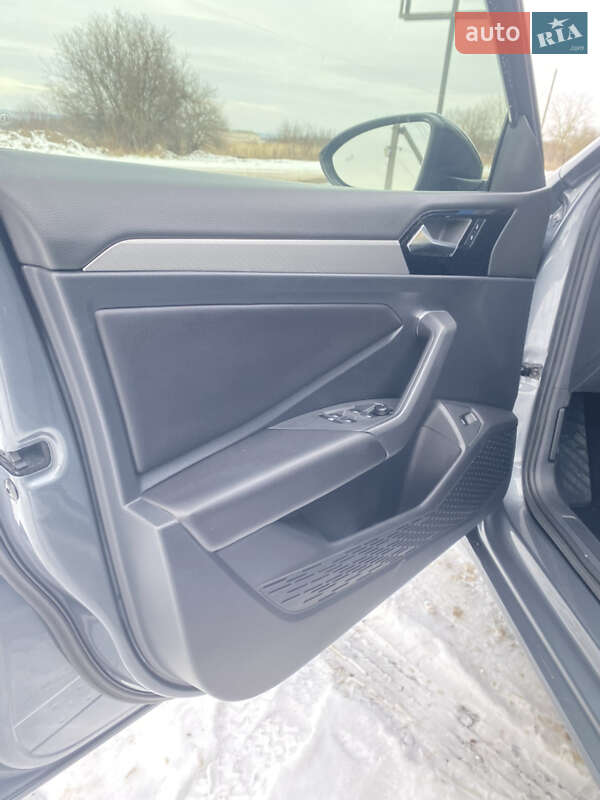 Седан Volkswagen Jetta 2019 в Луцьку