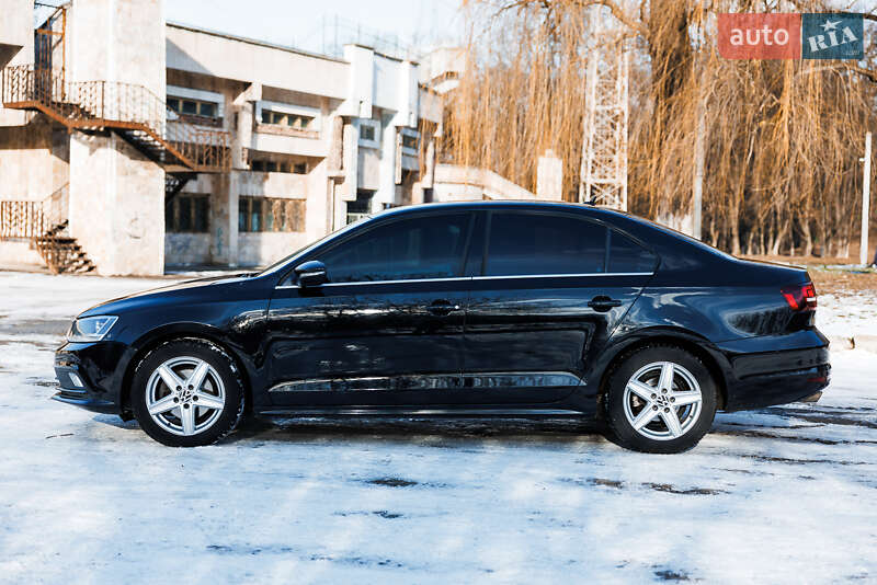 Седан Volkswagen Jetta 2016 в Ивано-Франковске