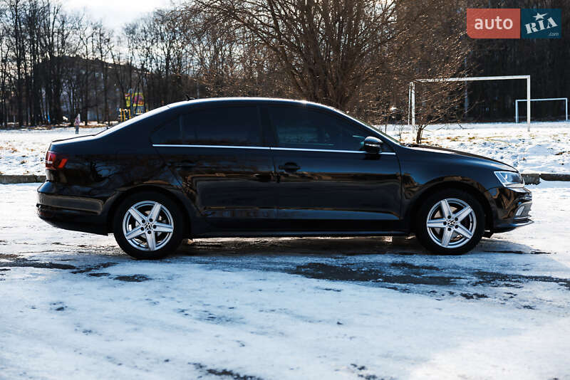 Седан Volkswagen Jetta 2016 в Ивано-Франковске