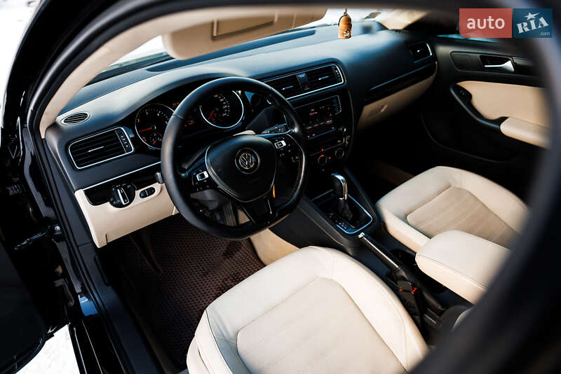 Седан Volkswagen Jetta 2016 в Ивано-Франковске