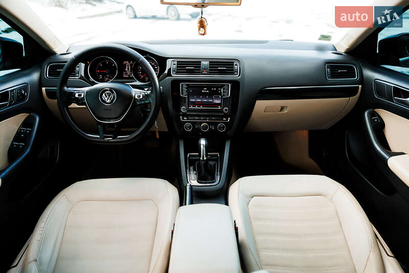 Седан Volkswagen Jetta 2016 в Ивано-Франковске