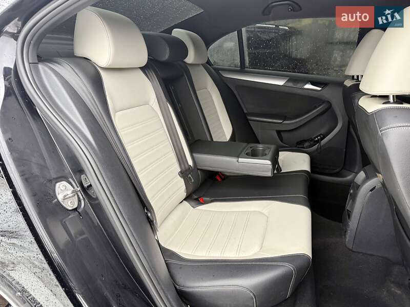 Седан Volkswagen Jetta 2016 в Харкові