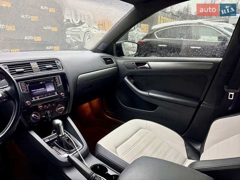 Седан Volkswagen Jetta 2016 в Харкові