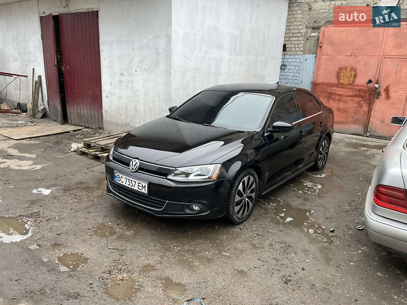 Седан Volkswagen Jetta 2013 в Вишневом