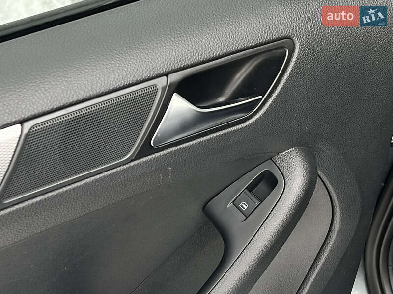 Седан Volkswagen Jetta 2015 в Києві фото 32 Седан Volkswagen Jetta 2015 в Києві
