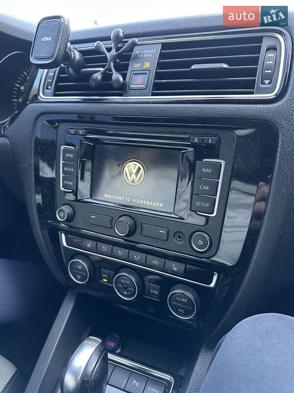 Седан Volkswagen Jetta 2015 в Петропавловской Борщаговке