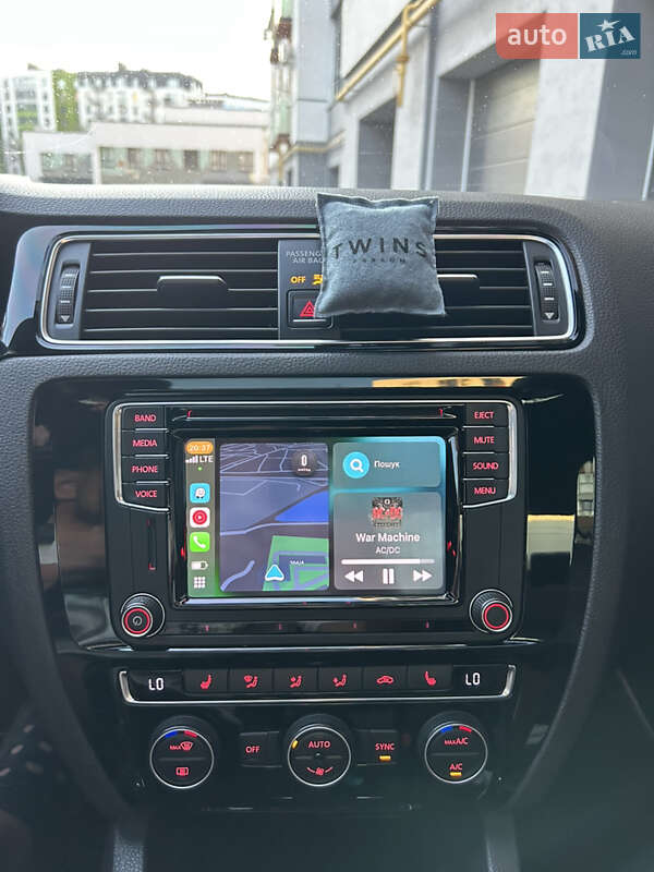 Седан Volkswagen Jetta 2015 в Ивано-Франковске