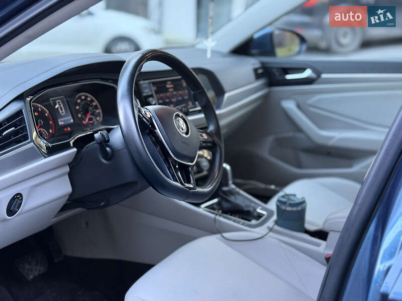 Седан Volkswagen Jetta 2019 в Львове