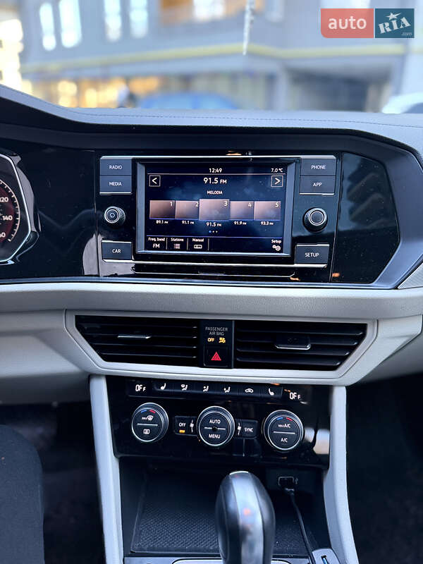 Седан Volkswagen Jetta 2019 в Львове
