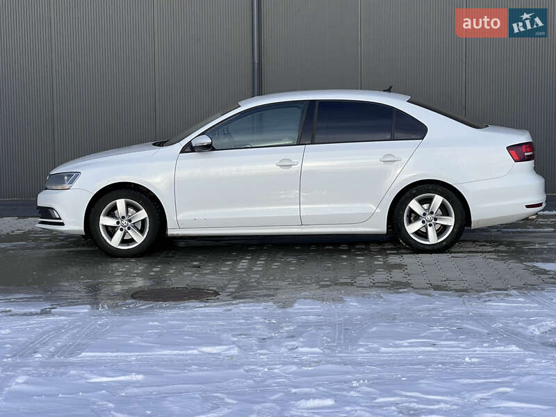 Седан Volkswagen Jetta 2016 в Львові