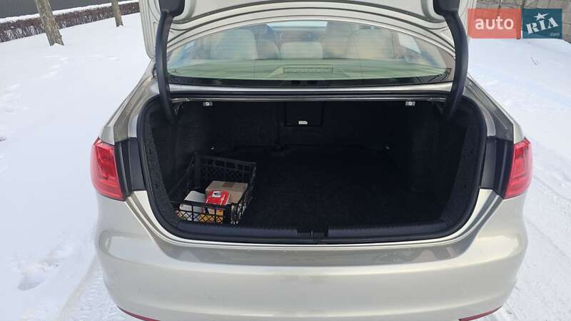 Седан Volkswagen Jetta 2013 в Каменском фото 20 Седан Volkswagen Jetta 2013 в Каменском