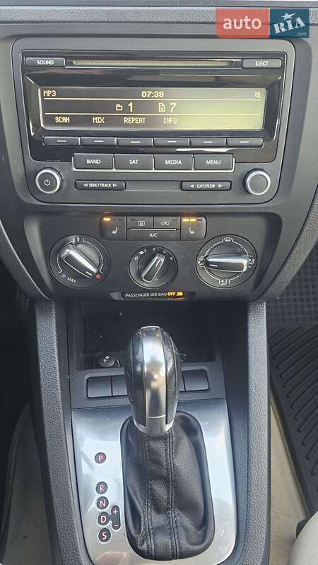 Седан Volkswagen Jetta 2013 в Каменском фото 26 Седан Volkswagen Jetta 2013 в Каменском