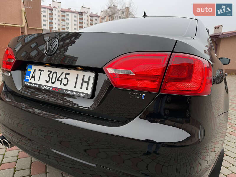 Седан Volkswagen Jetta 2011 в Ивано-Франковске