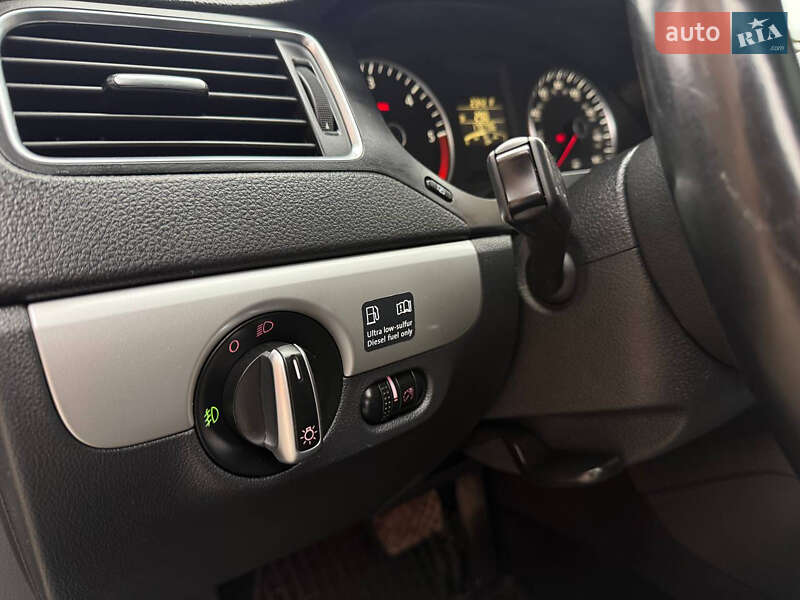 Седан Volkswagen Jetta 2011 в Ивано-Франковске