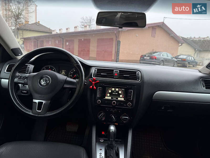 Седан Volkswagen Jetta 2011 в Ивано-Франковске