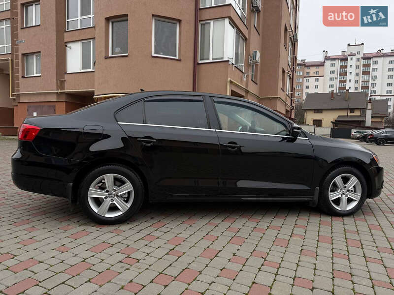 Седан Volkswagen Jetta 2011 в Ивано-Франковске