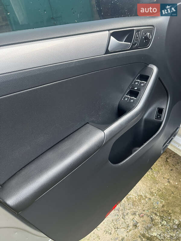 Седан Volkswagen Jetta 2014 в Кривом Роге фото 5 Седан Volkswagen Jetta 2014 в Кривом Роге
