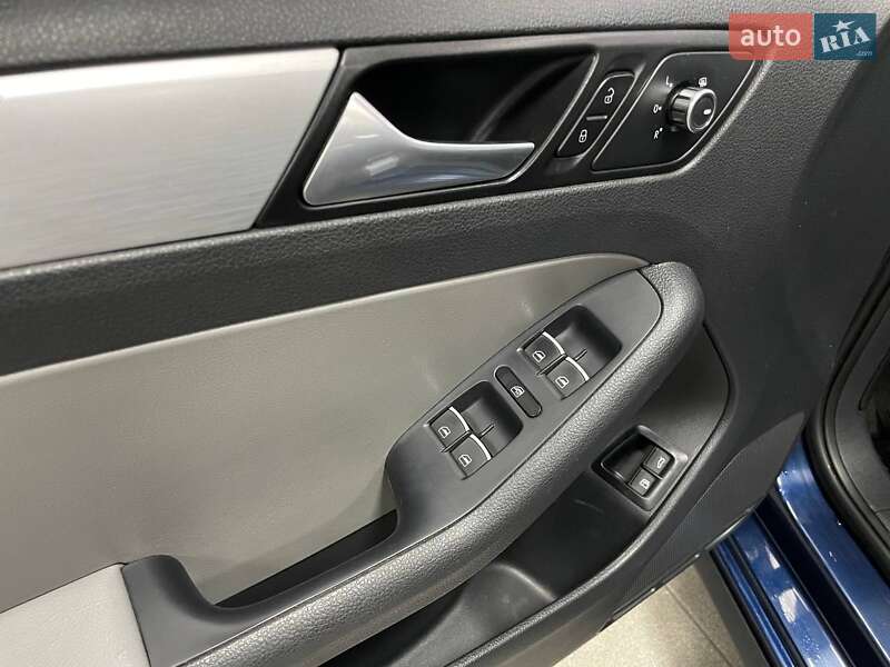 Седан Volkswagen Jetta 2013 в Киеве фото 21 Седан Volkswagen Jetta 2013 в Киеве