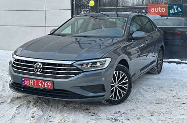 Седан Volkswagen Jetta 2019 в Львове