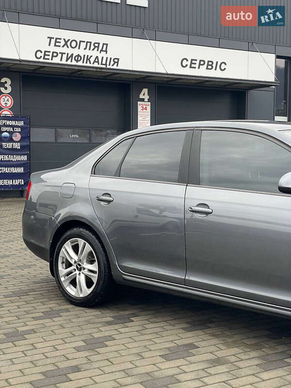 Седан Volkswagen Jetta 2006 в Тячеве