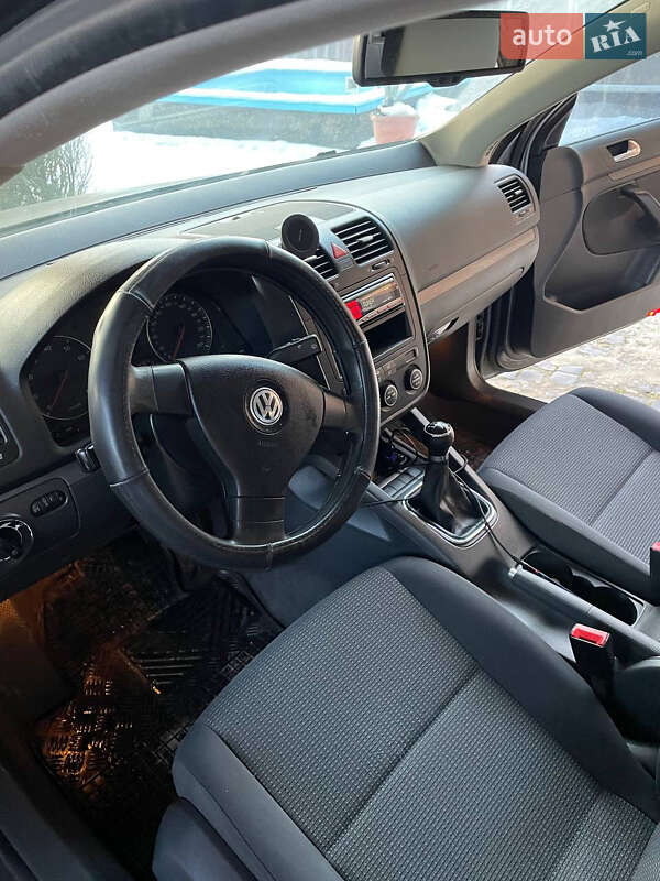Седан Volkswagen Jetta 2006 в Тячеве