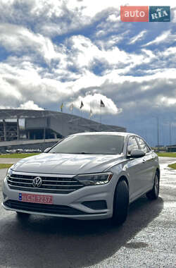 Седан Volkswagen Jetta 2019 в Львові