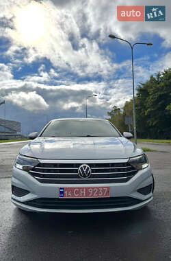 Седан Volkswagen Jetta 2019 в Львове